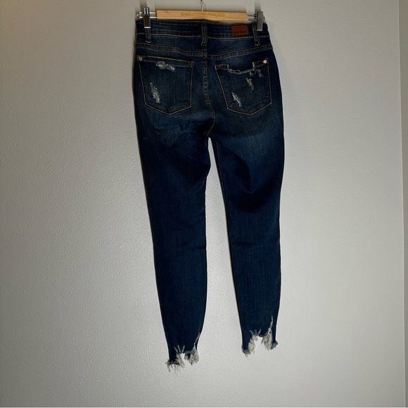 Judy Blue Shark Attack Distressed Skinny Cropped Jeans Dark Wash Size 26 Women’s - Picture 6 of 11
